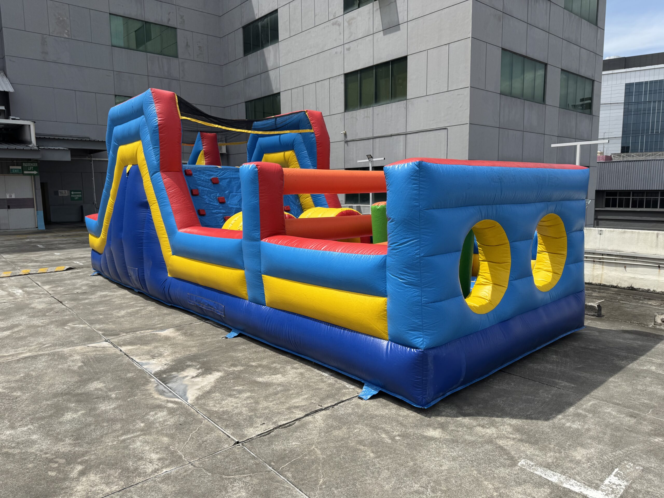 9m obstacle bouncy 1