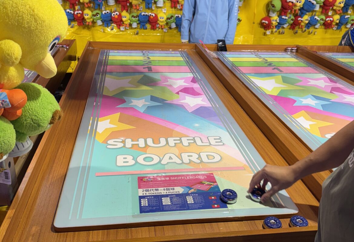 Shuffle board game
